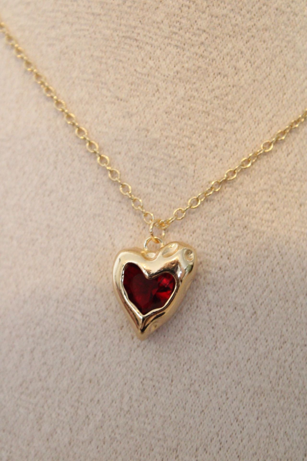 Collier cœur (rouge) en zircon, plaqué or 14k