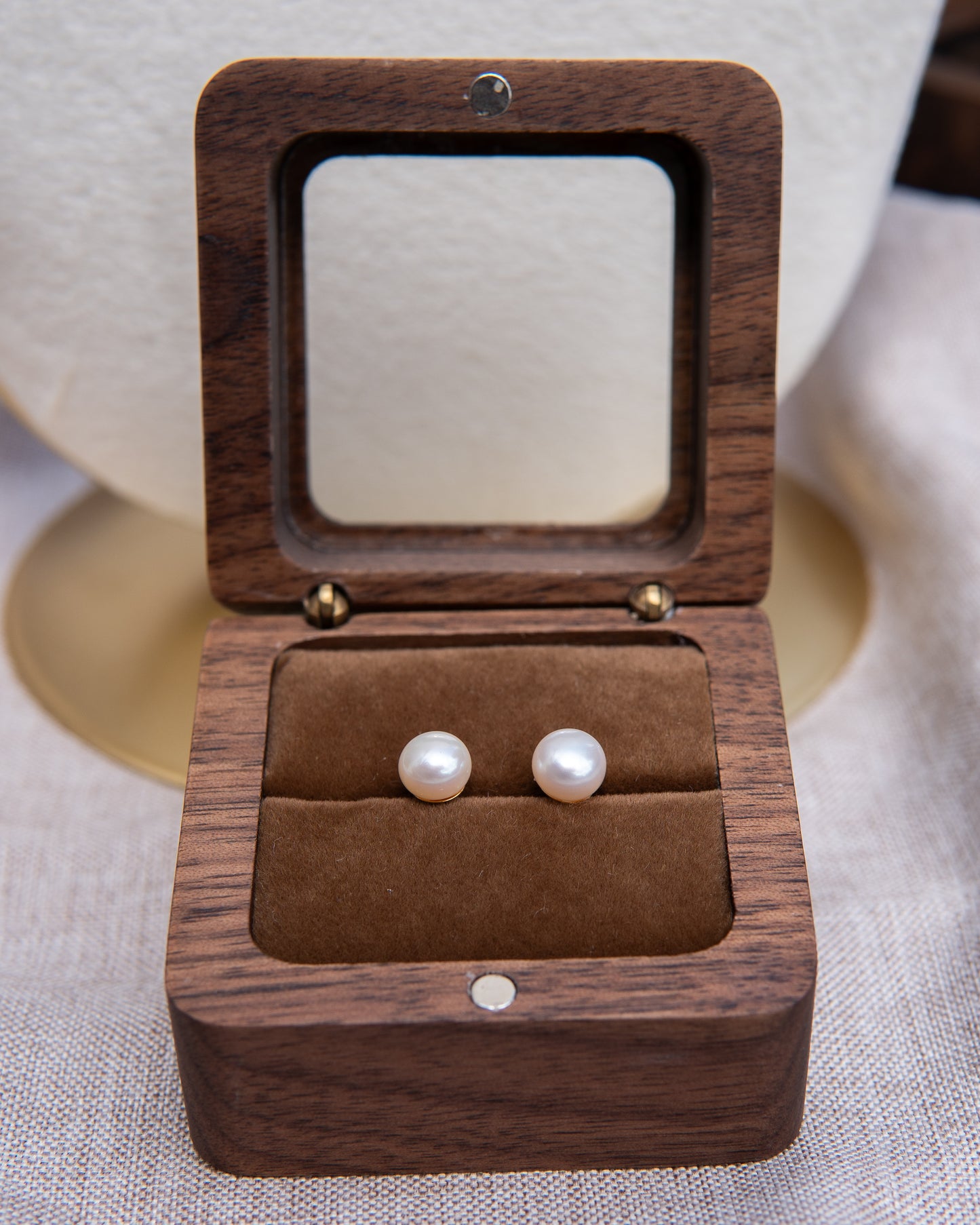Clous d’oreilles en perles d’eau douce blanches