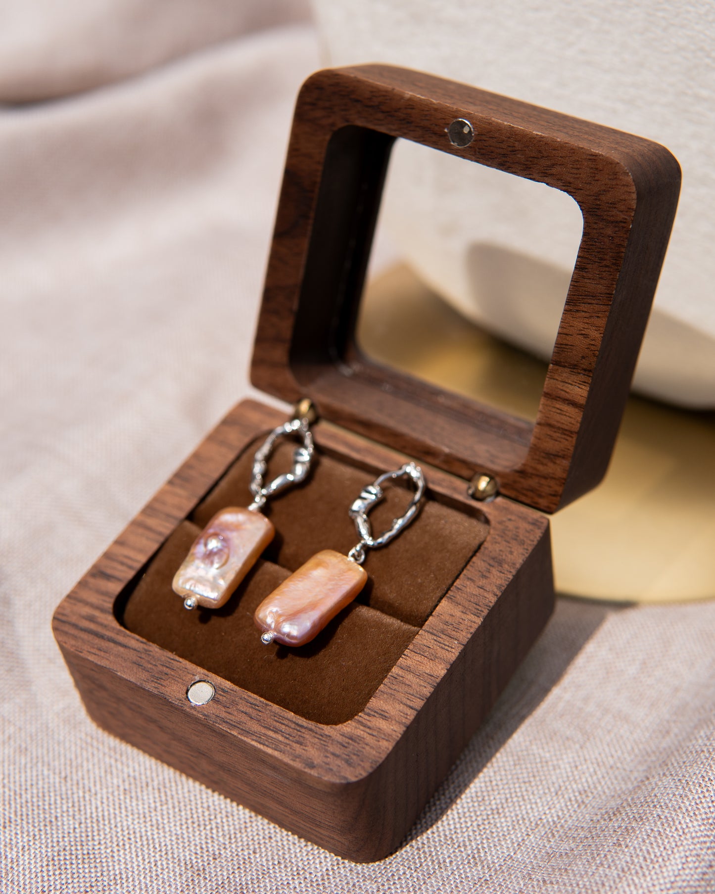 Boucles d’oreilles en perles d’eau douce rectangulaires violet-rose