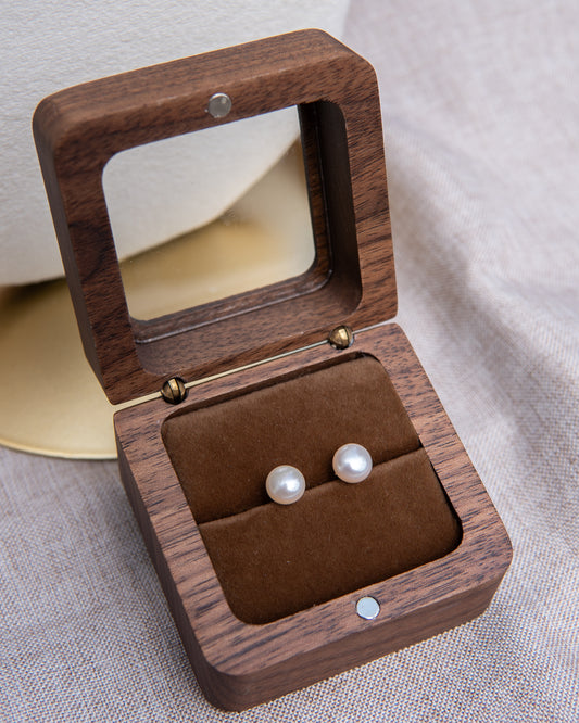 Clous d’oreilles en perles d’eau douce blanches