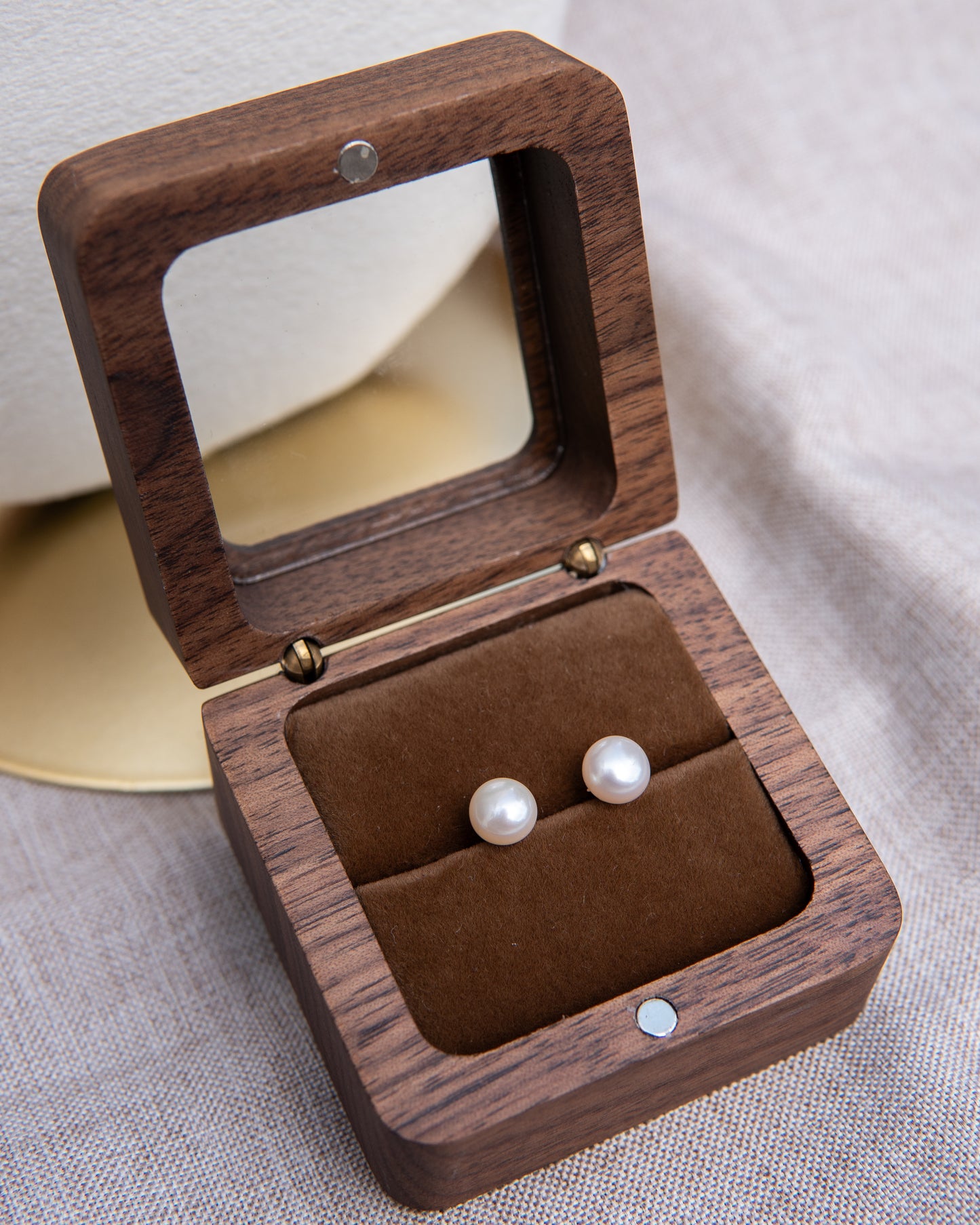 Clous d’oreilles en perles d’eau douce blanches