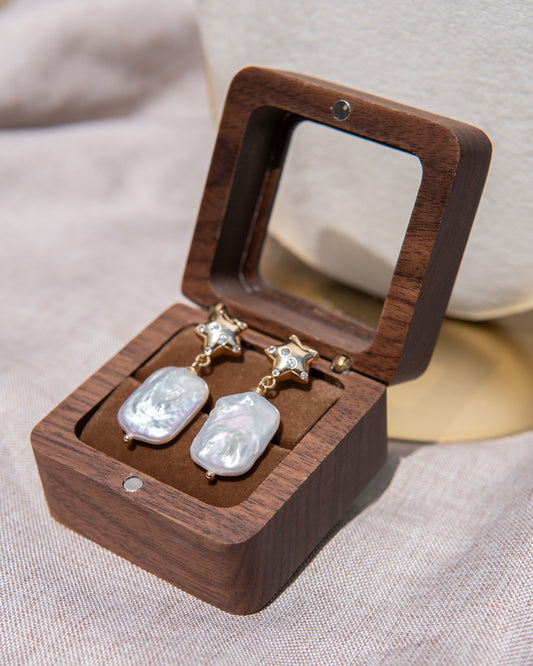 Boucles d’oreilles en perles d’eau douce avec étoile à cinq branches et zircon blanc