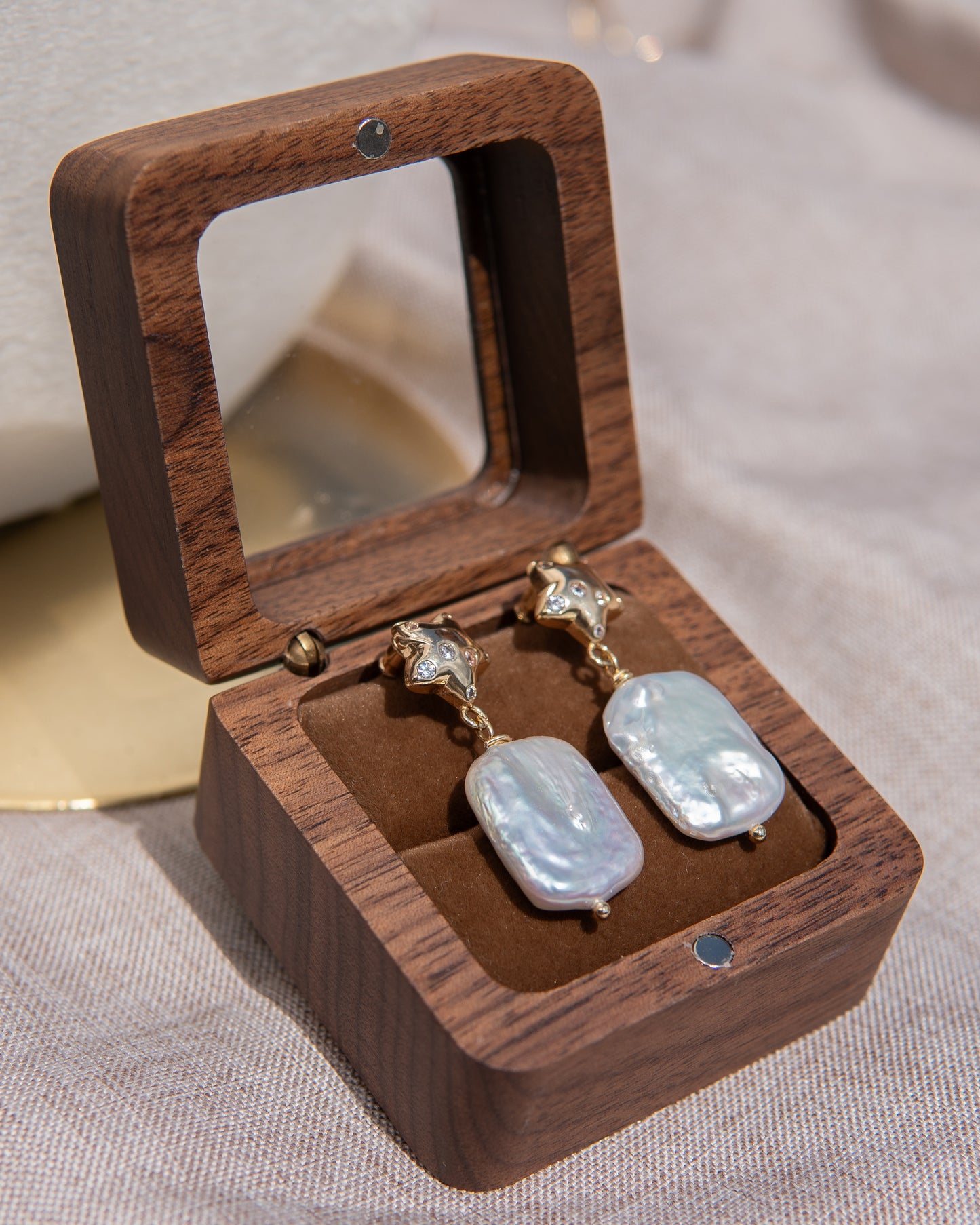 Boucles d’oreilles en perles d’eau douce avec étoile à cinq branches et zircon blanc