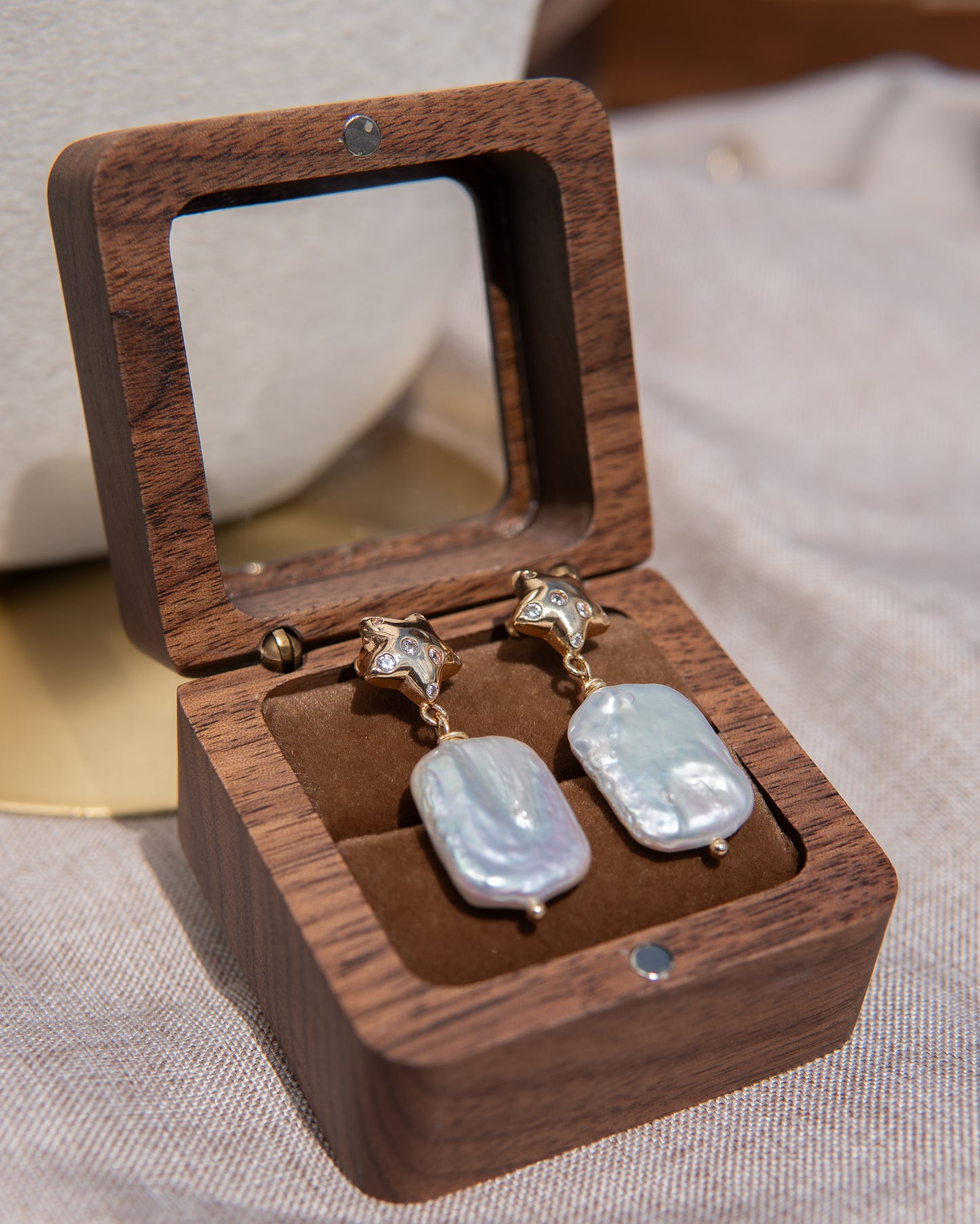 Boucles d’oreilles en perles d’eau douce avec étoile à cinq branches et zircon blanc