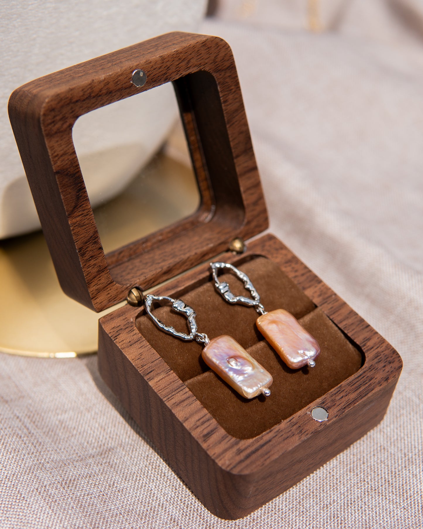 Boucles d’oreilles en perles d’eau douce rectangulaires violet-rose