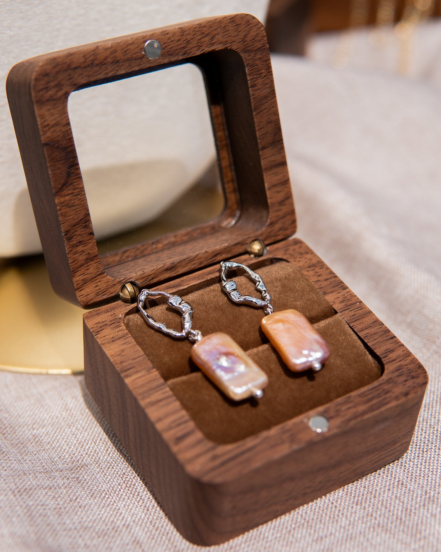 Boucles d’oreilles en perles d’eau douce rectangulaires violet-rose