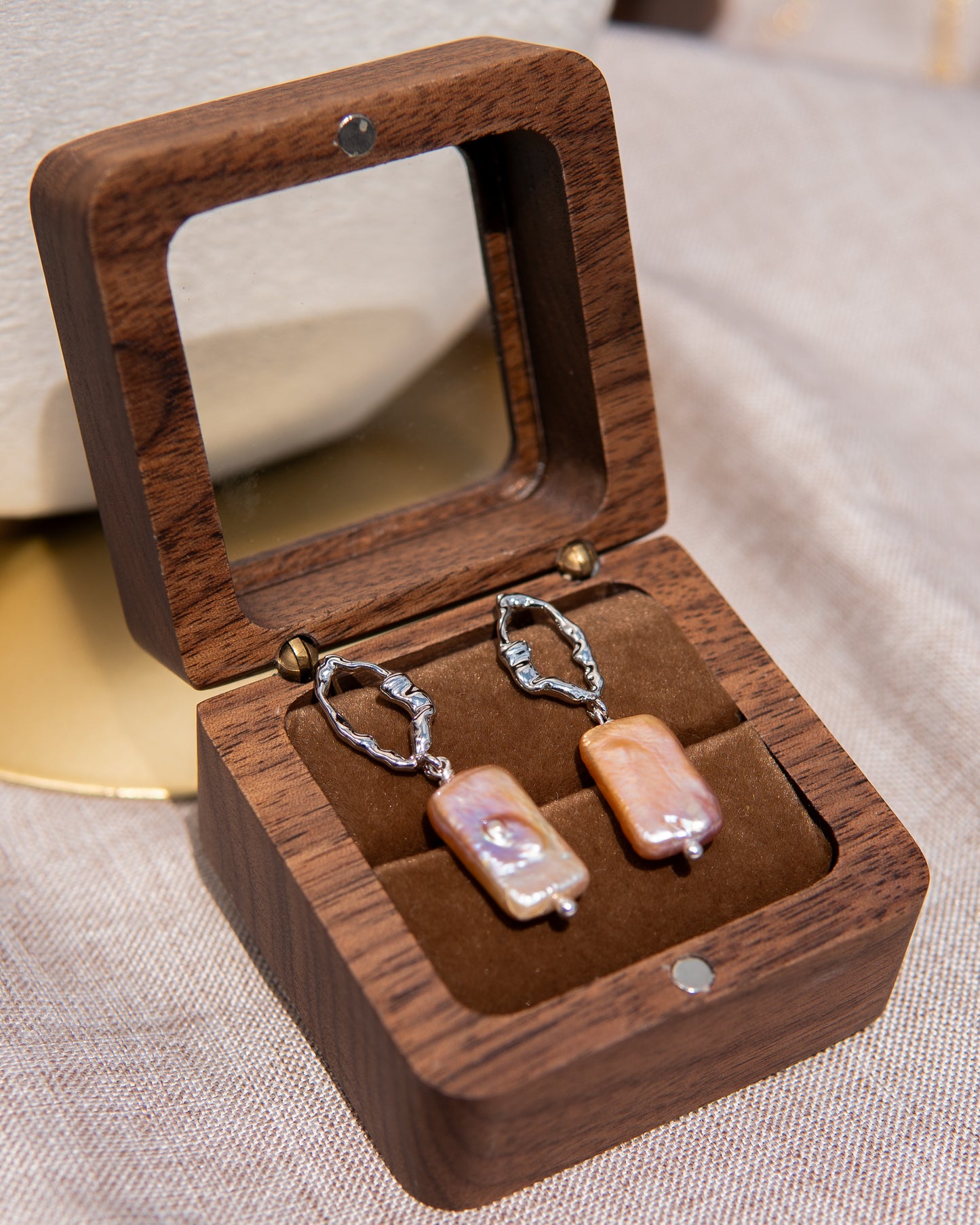 Boucles d’oreilles en perles d’eau douce rectangulaires violet-rose