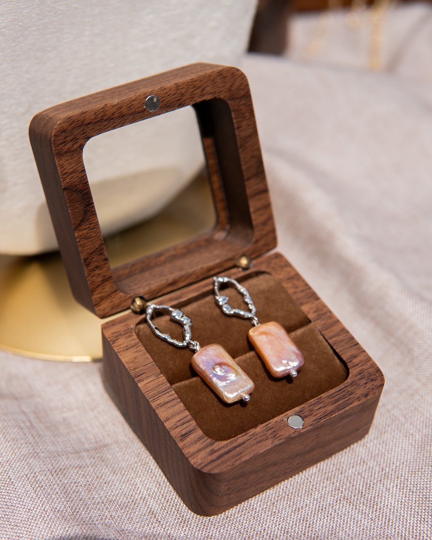 Boucles d’oreilles en perles d’eau douce rectangulaires violet-rose