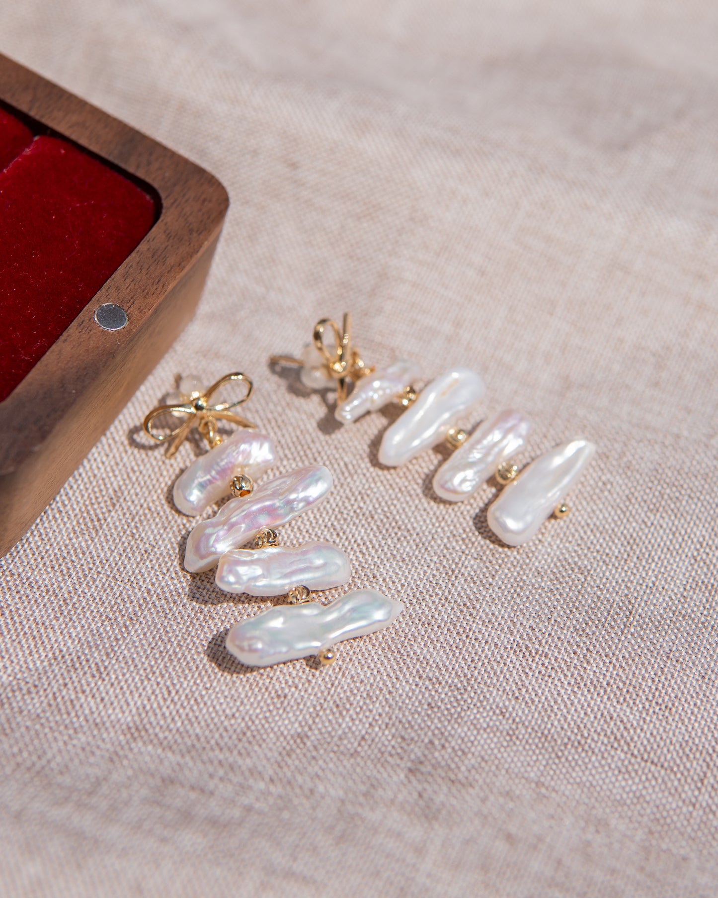 Boucles d’oreilles pendantes en perles, style nœud papillon