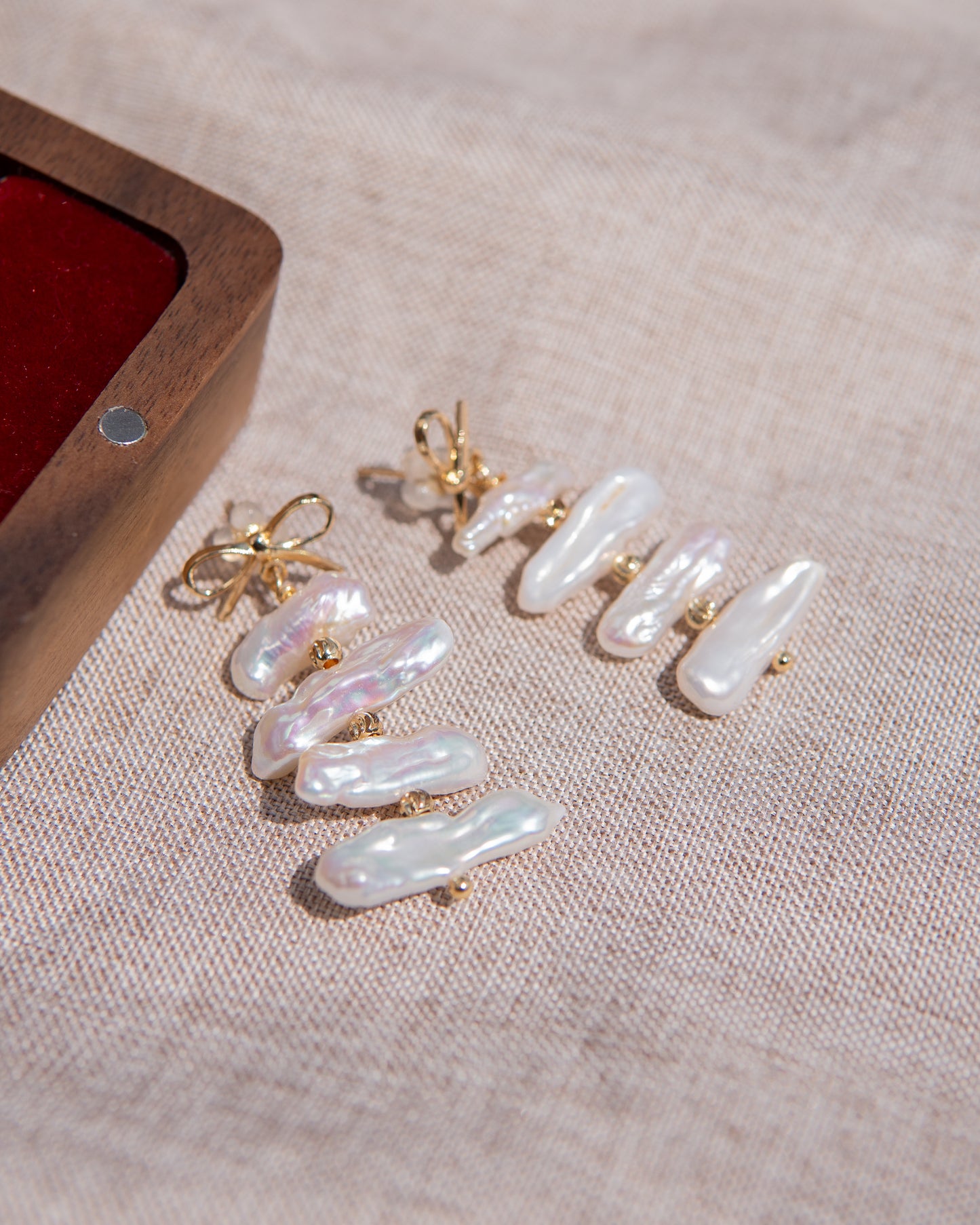 Boucles d’oreilles pendantes en perles, style nœud papillon