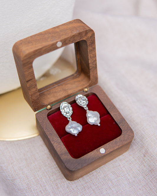 Boucles d’oreilles en perles d’eau douce avec tête de reine en forme de trèfle à quatre feuilles