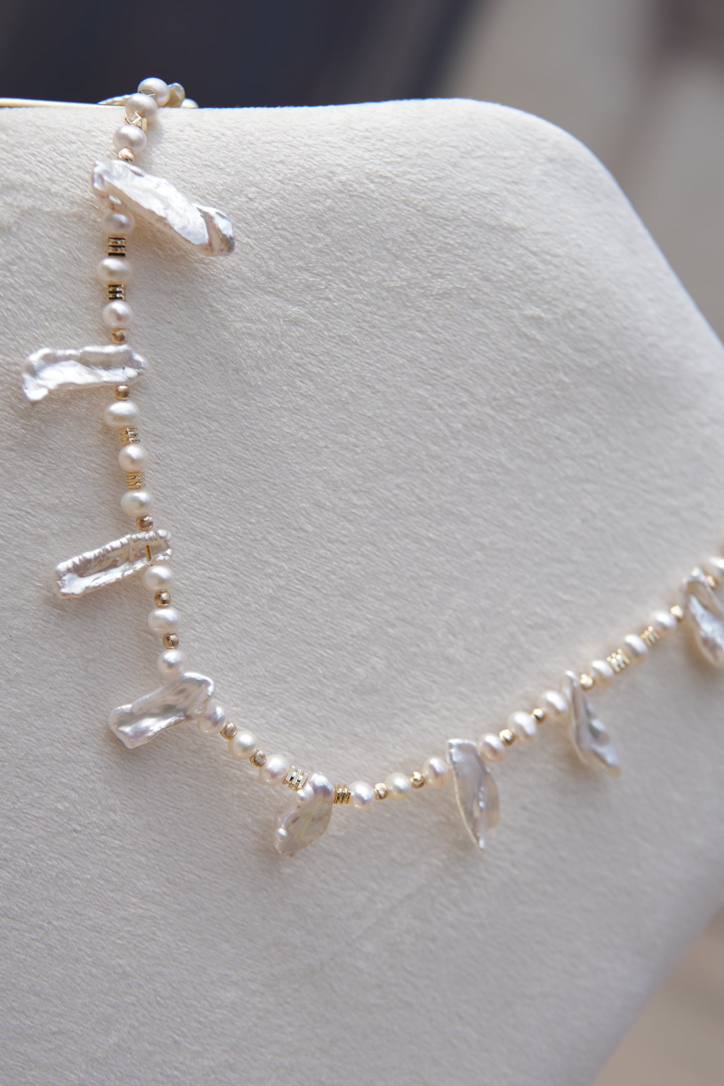 Collier pétales en perles d’eau douce