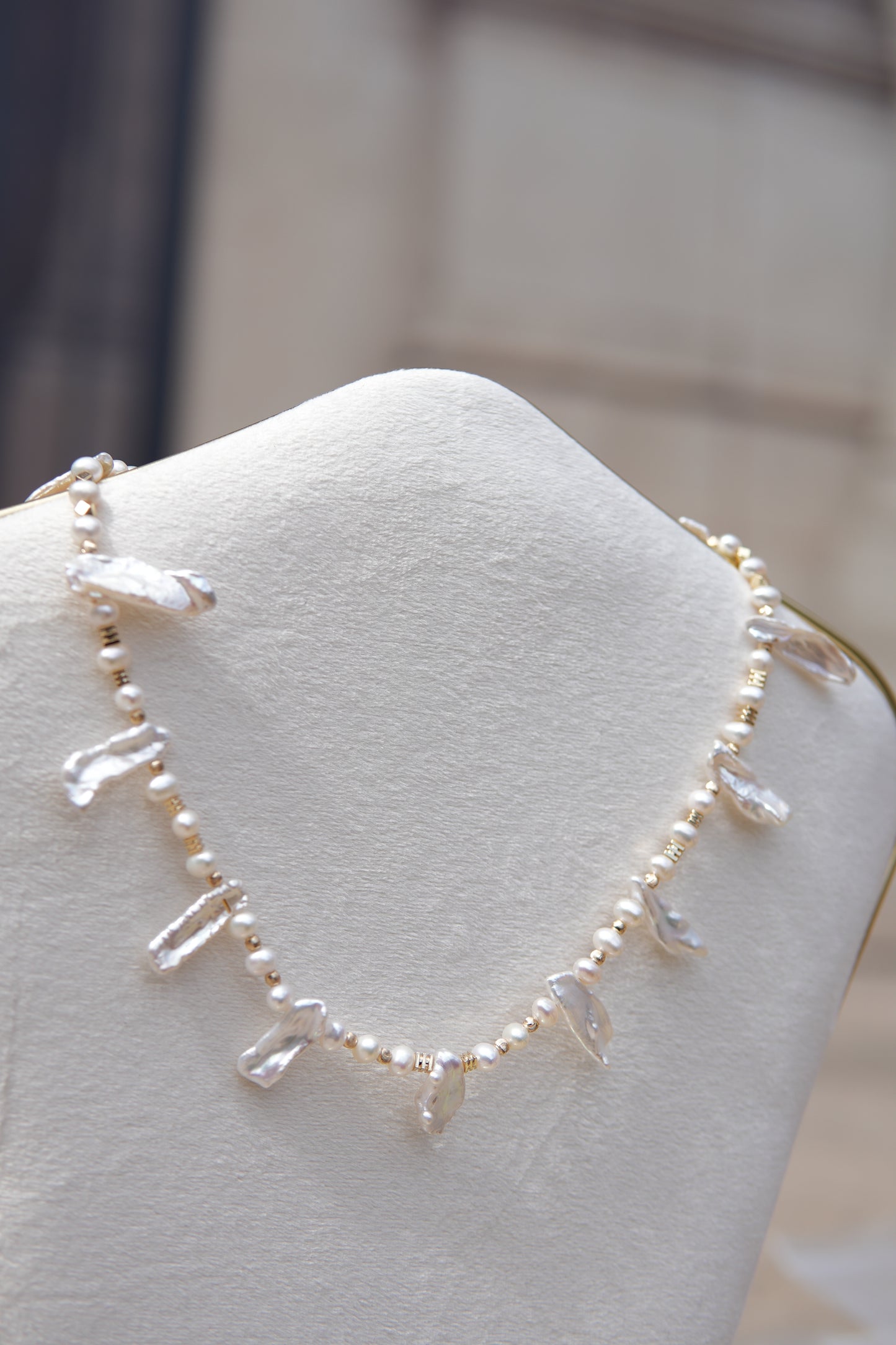 Collier pétales en perles d’eau douce