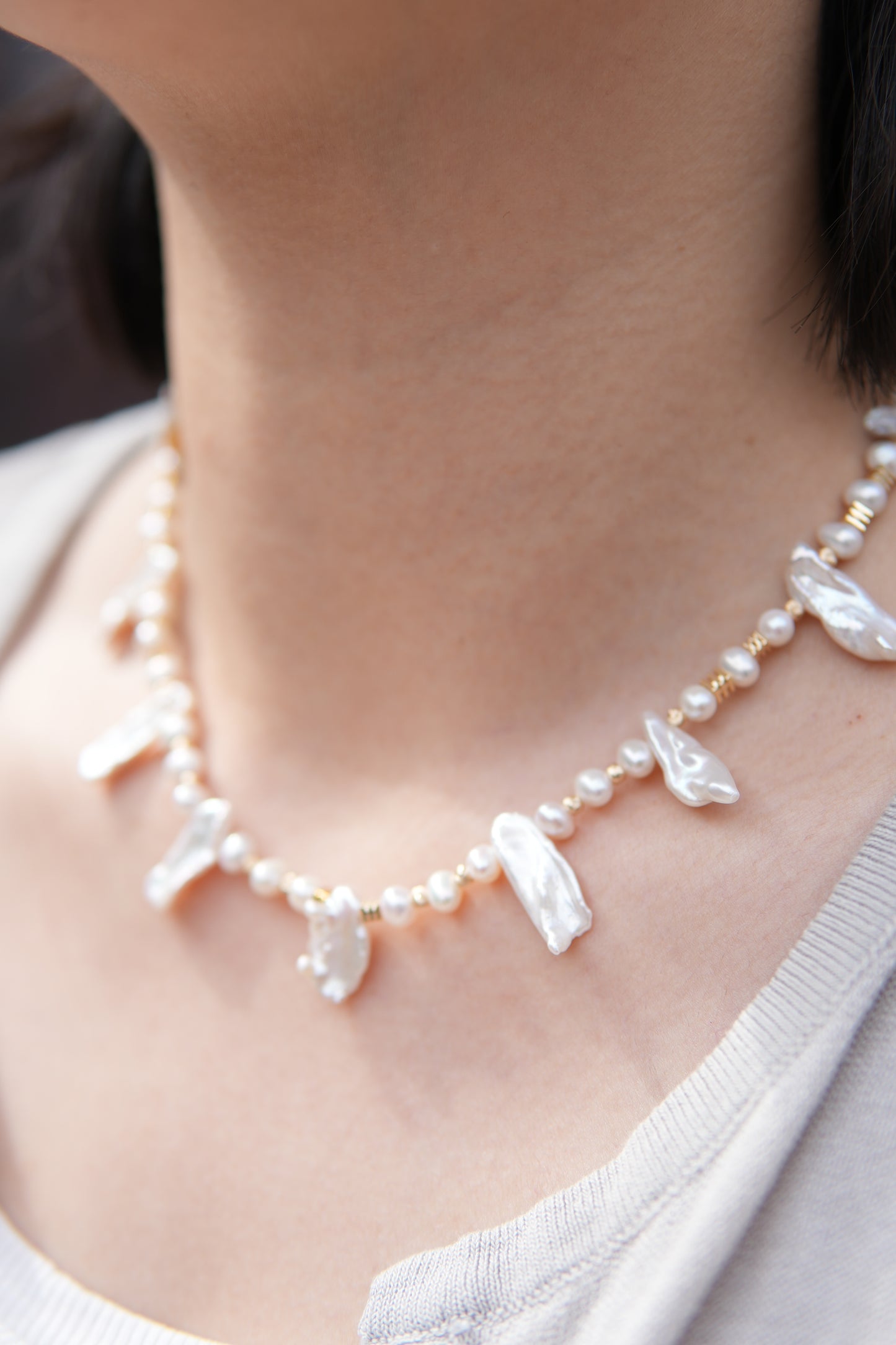 Collier pétales en perles d’eau douce