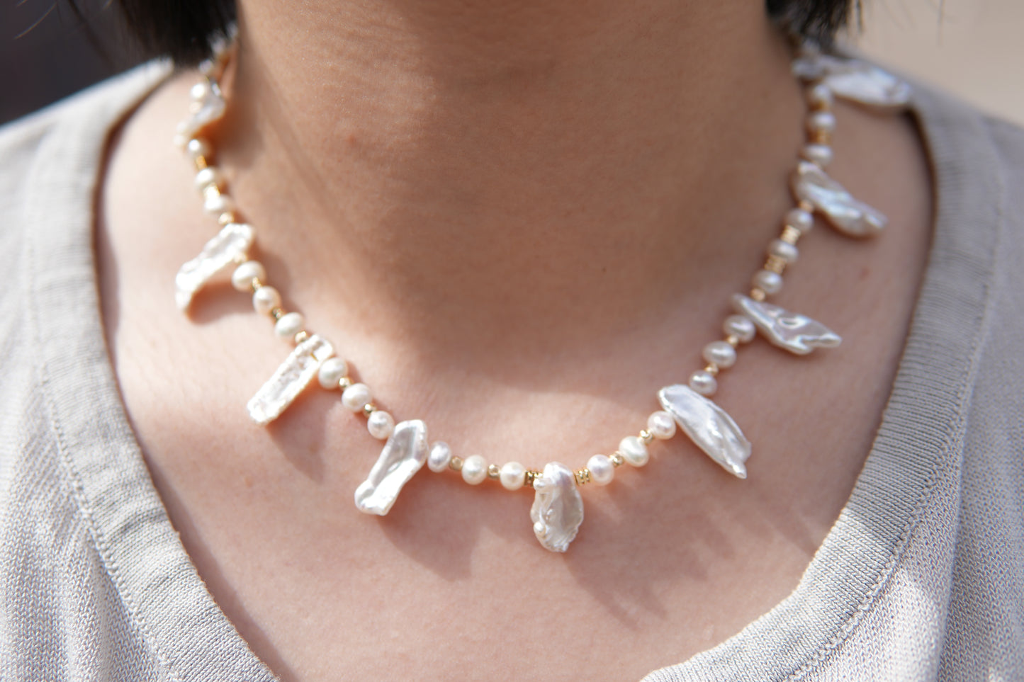 Collier pétales en perles d’eau douce